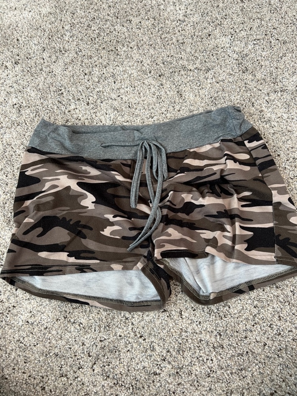 Camo Drawstring Men’s Athletic Shorts - Gray Waistband